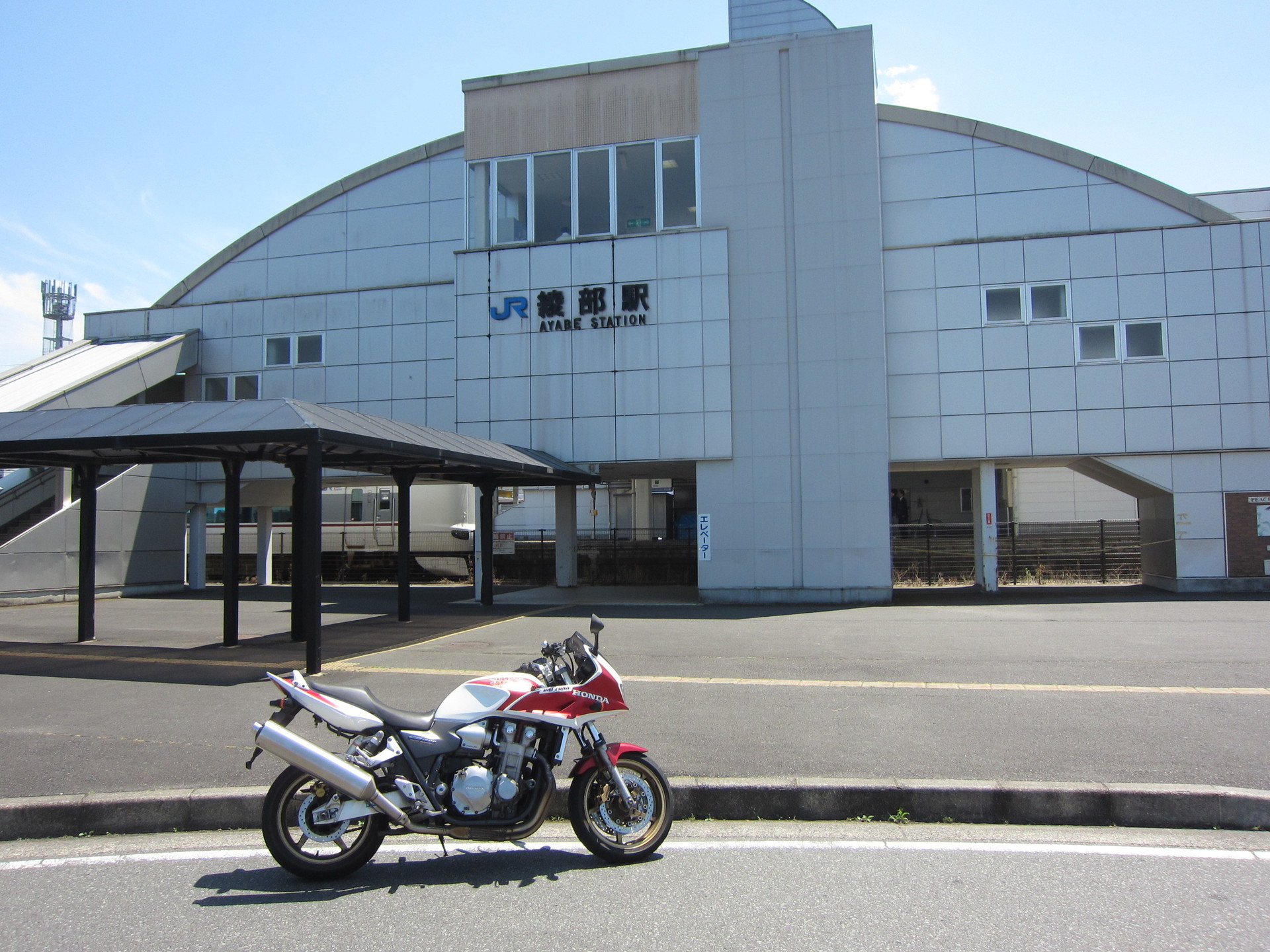 バイク ピアノとバイクとサッカー